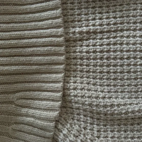 Express Cream Knit Sweater - Picture 4 of 4